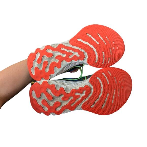 Athletic_Shoes
